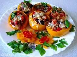 фото ПОМИДОРЫ, ФАРШИРОВАННЫЕ МЯСОМ